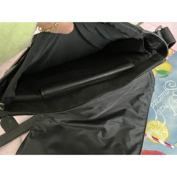 Le Donne Leather Simple Flap Over Crossbody Bag Black - Picture 10 of 16